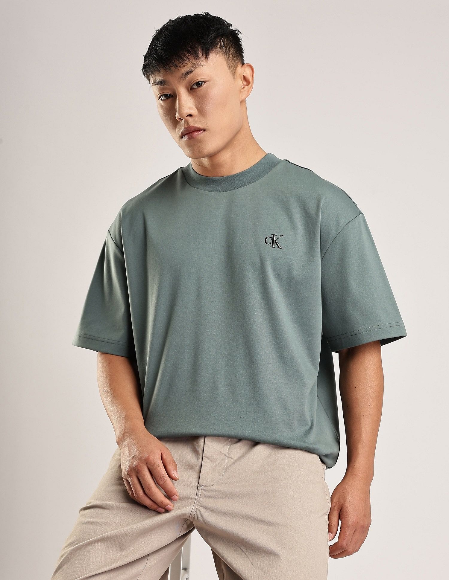 Calvin Klein Jeans Logo Regular-Fit Cotton T-Shirt