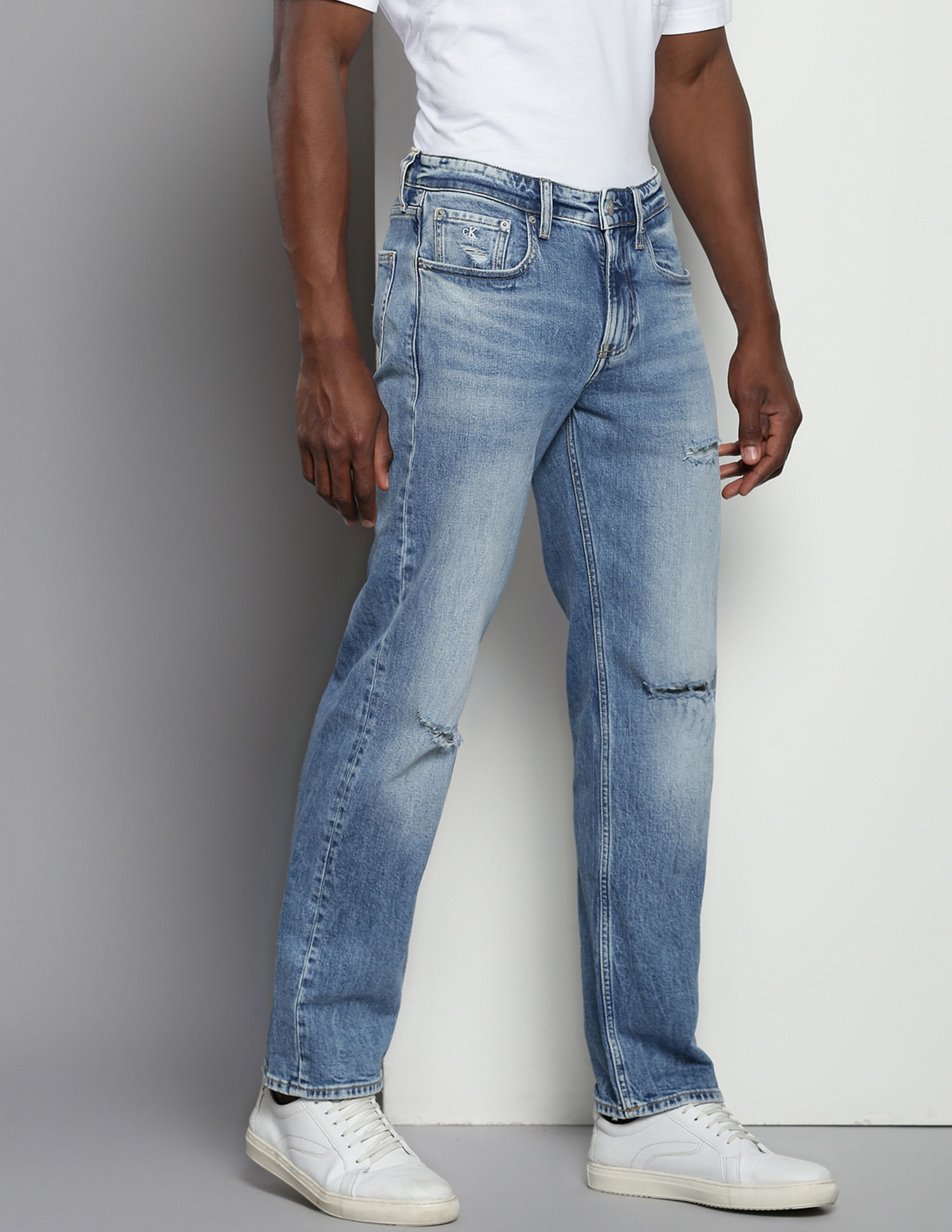 Calvin Klein 90s Straight Fit Distressed Jeans