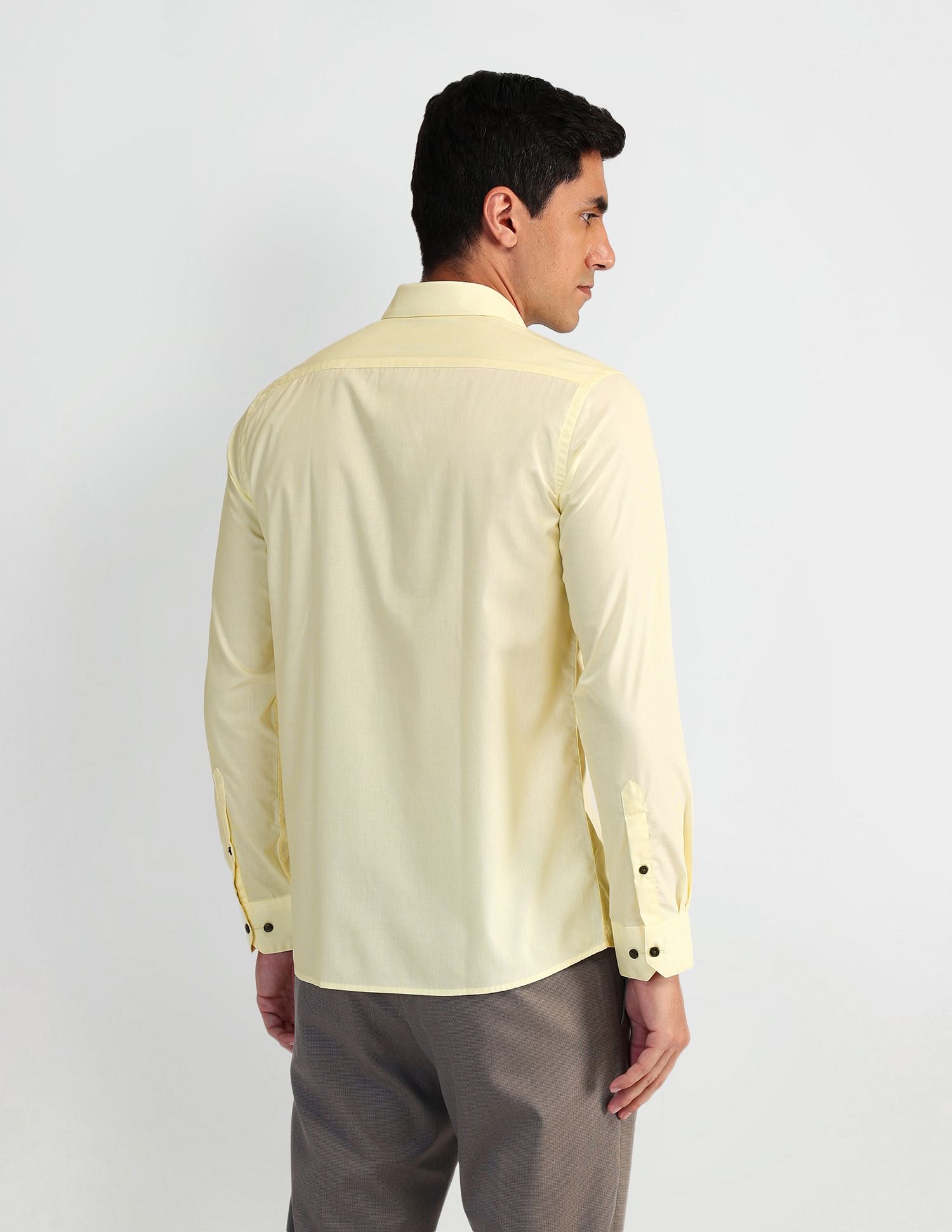 Arrow Solid Manhattan Slim Fit Shirt
