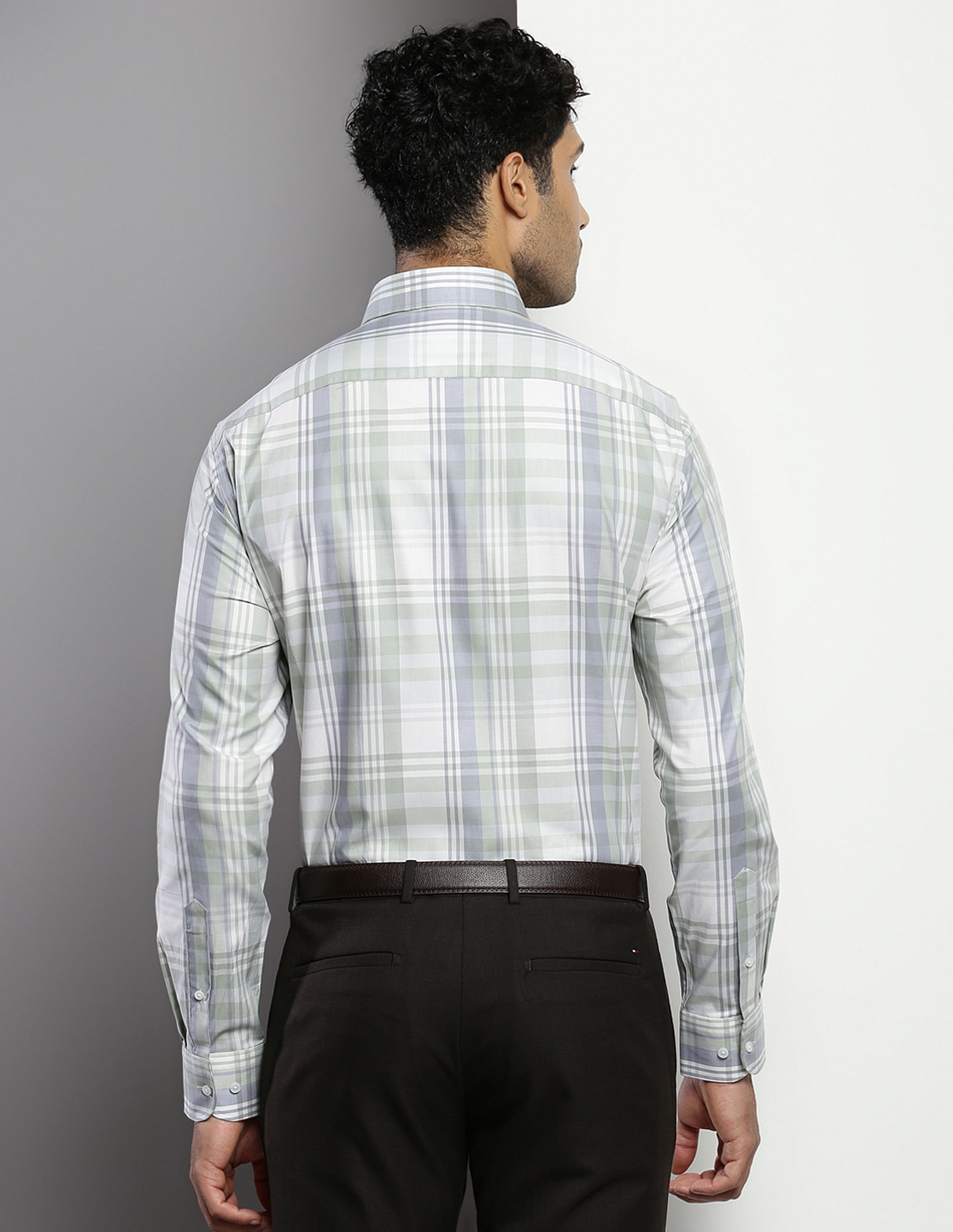 Tommy Hilfiger Cutaway Collar Twill Shirt