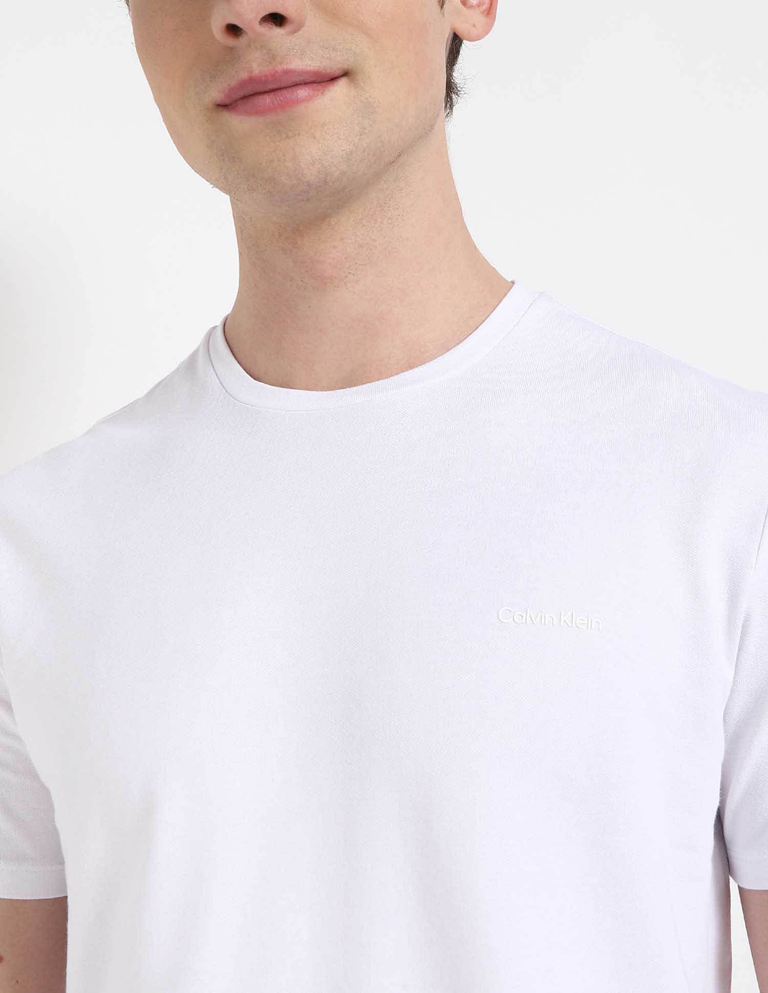 Calvin Klein Jeans White Solid T-shirt Wardrobe Essential