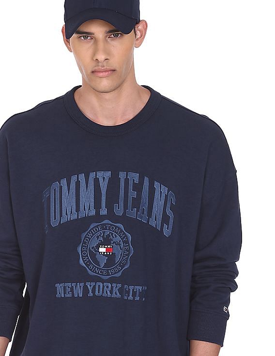 Tommy jeans best sale navy sweatshirt