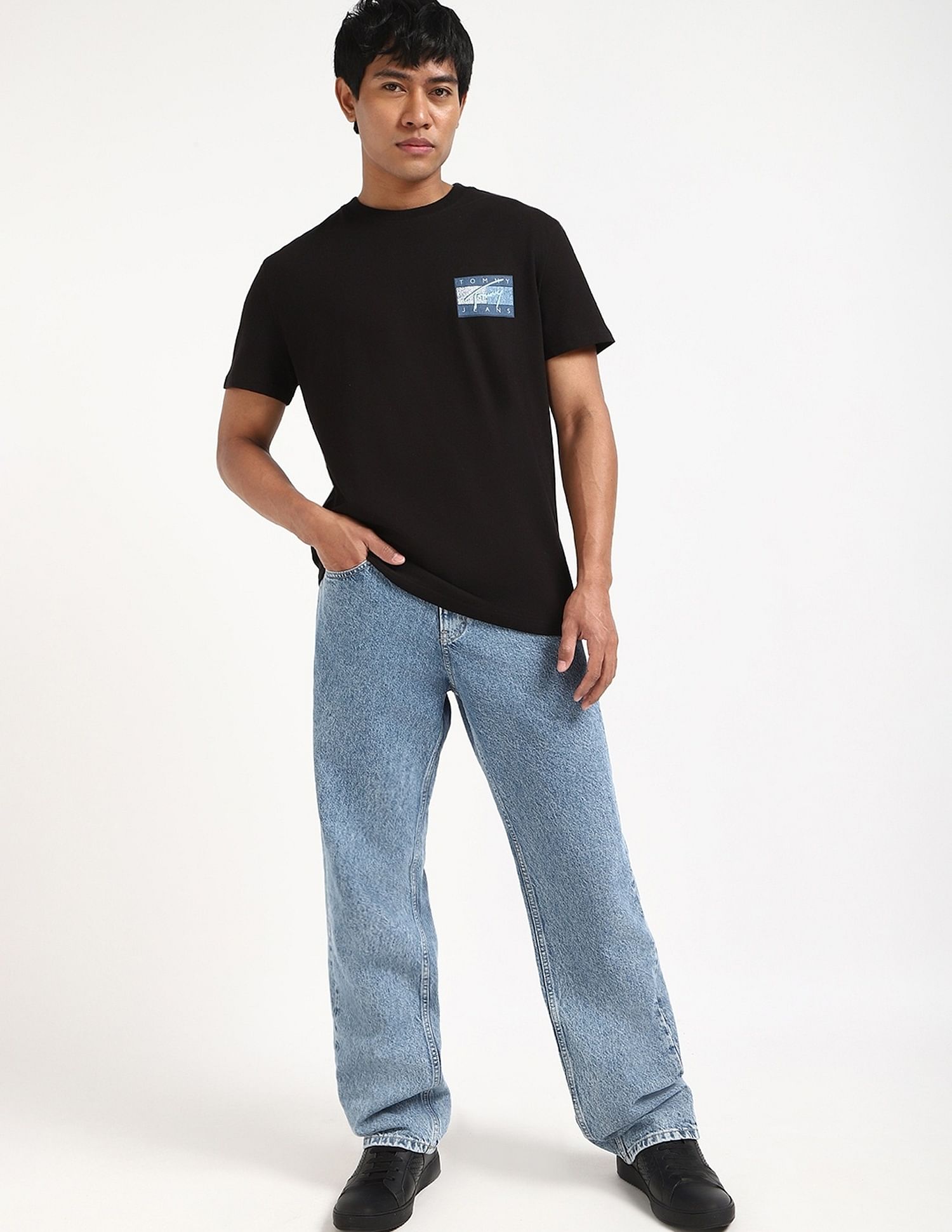 Tommy Hilfiger Logo Graphic Regular-Fit Cotton T-Shirt