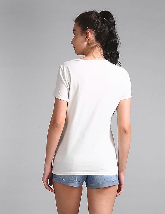 Buy GAP Women White Short Sleeve Logo T-Shirt - NNNOW.com