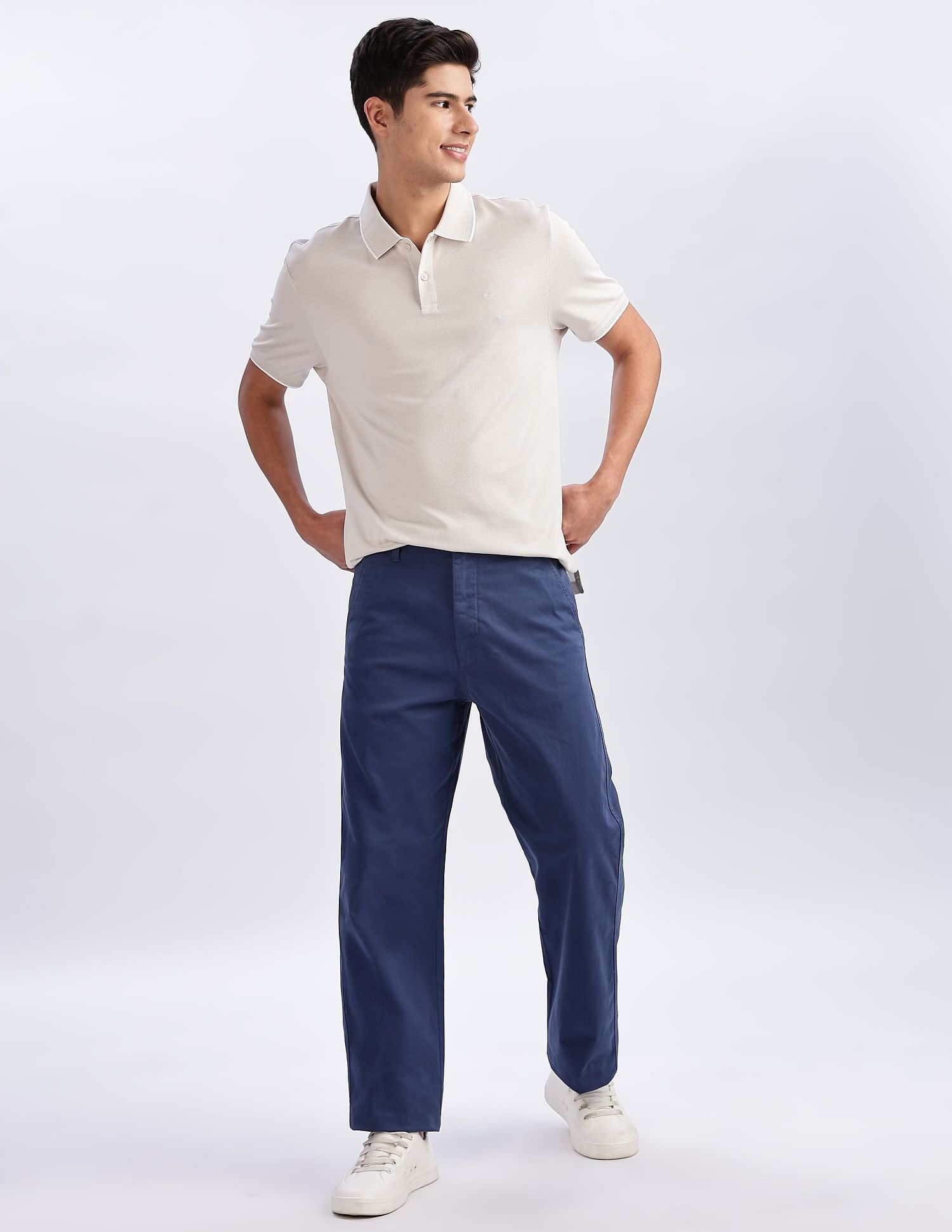 Calvin Klein Jeans Relaxed-Fit Solid Mid Rise Trousers