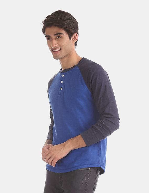 Buy GAP Men Blue Raglan Sleeve Heathered Henley T-Shirt - NNNOW.com