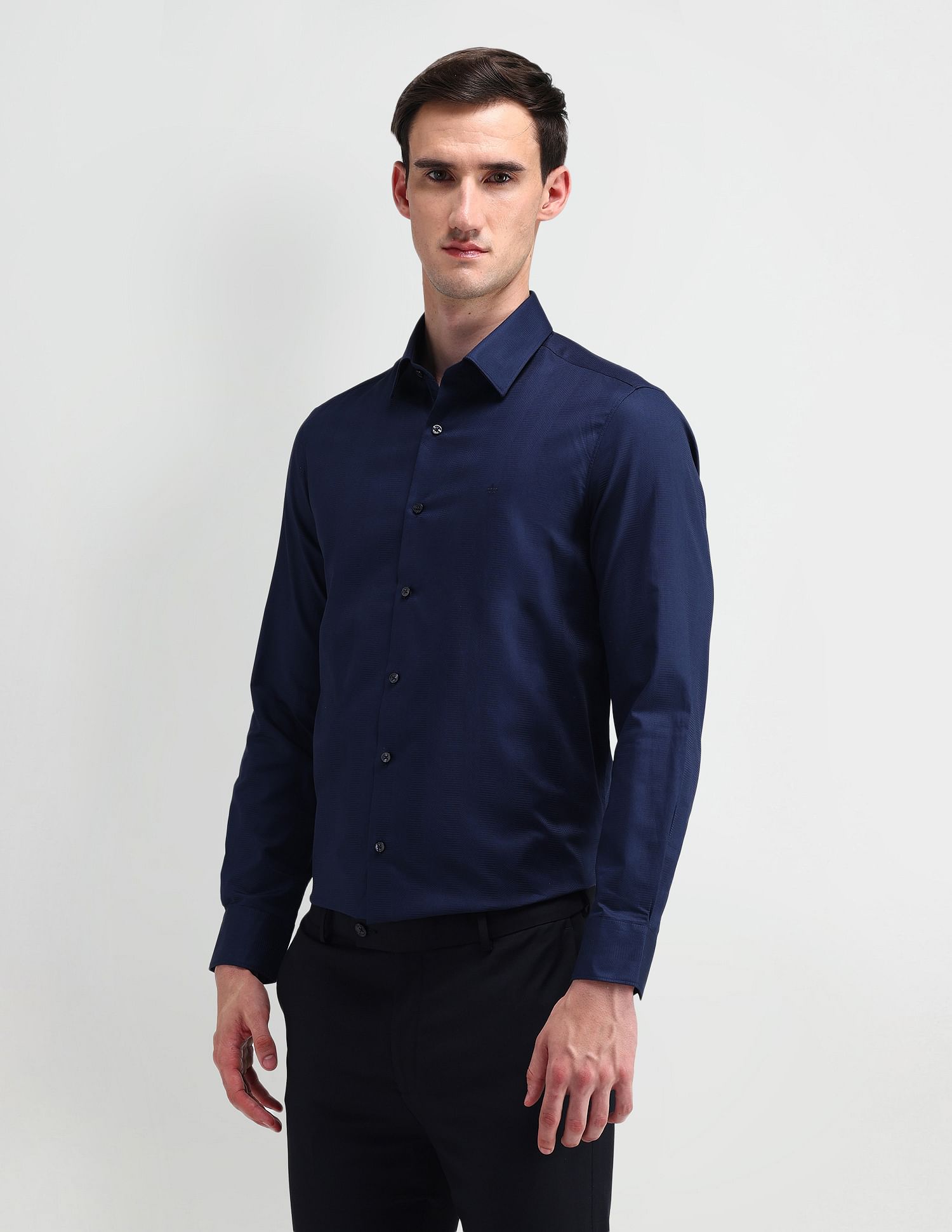 Arrow Manhattan Slim Fit Vertical Striped Shirt