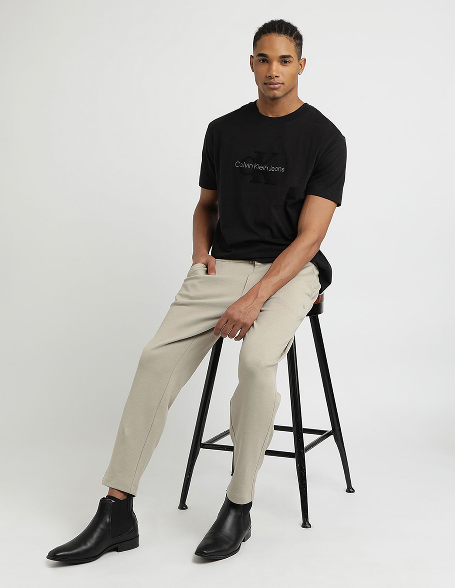 Calvin Klein Jeans Comfort Fit Solid Track Pant