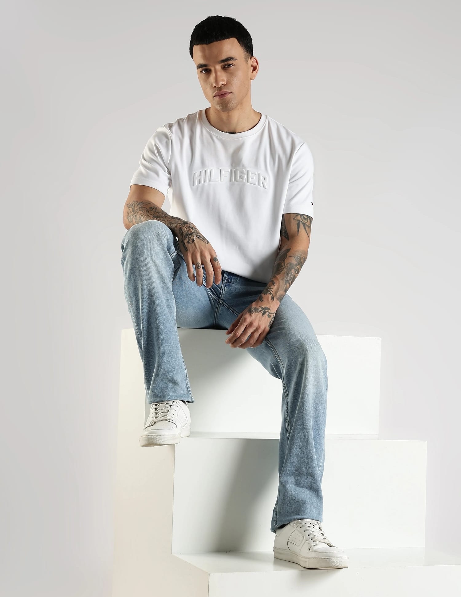 Buy Calvin Klein Jeans Mid-Wash Straight Fit Mid Rise Jeans