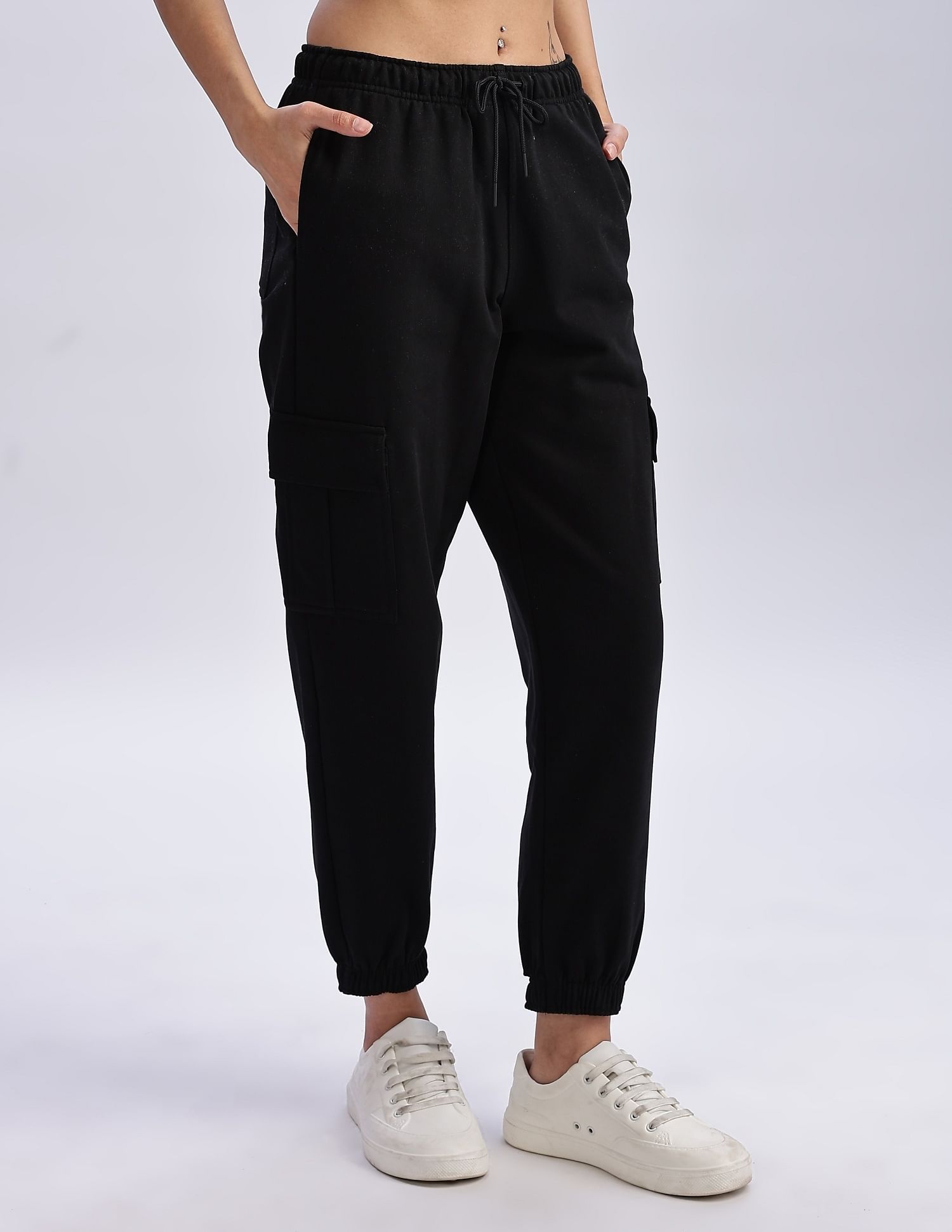 Calvin Klein Jeans Regular-Fit Solid Mid Rise Joggers