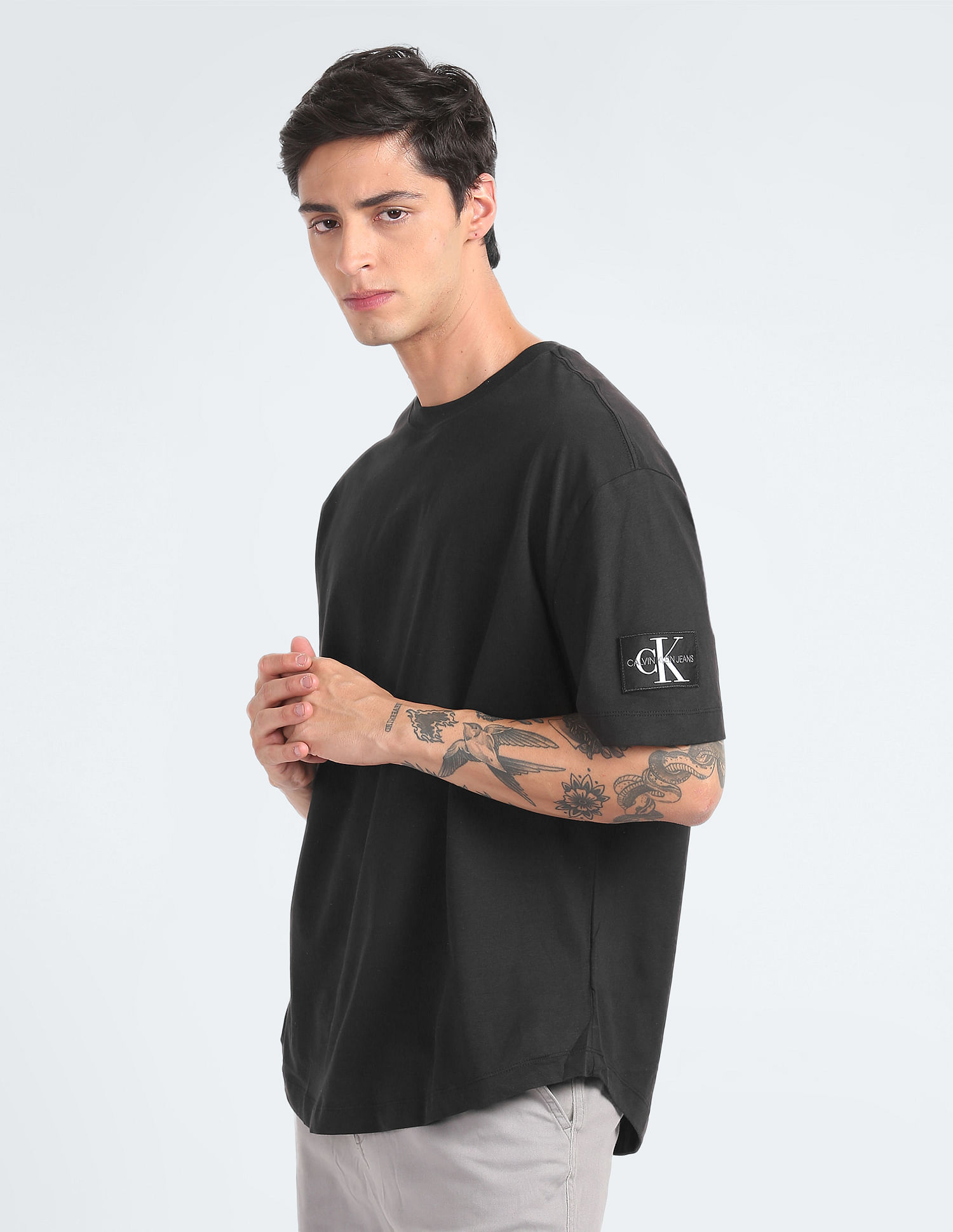 カルバンクライン Calvin Klein Jeans monogram logo regular t-shirt in black メンズ 現金特価  - Tシャツ・カットソー