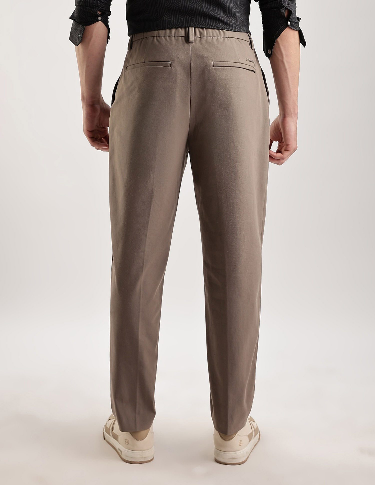 Calvin Klein Jeans Regular Fit Solid Mid Rise Trouser