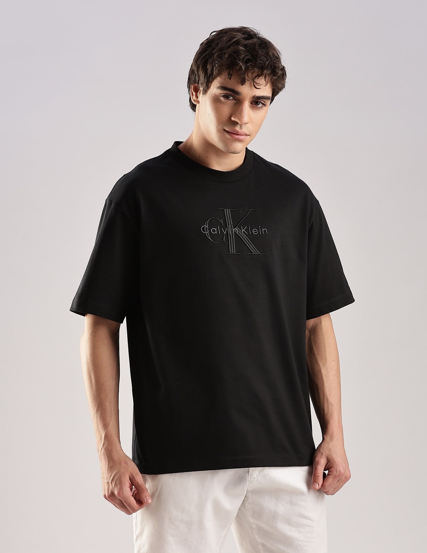Calvin Klein Jeans Relaxed-Fit Logo Cotton T-Shirt