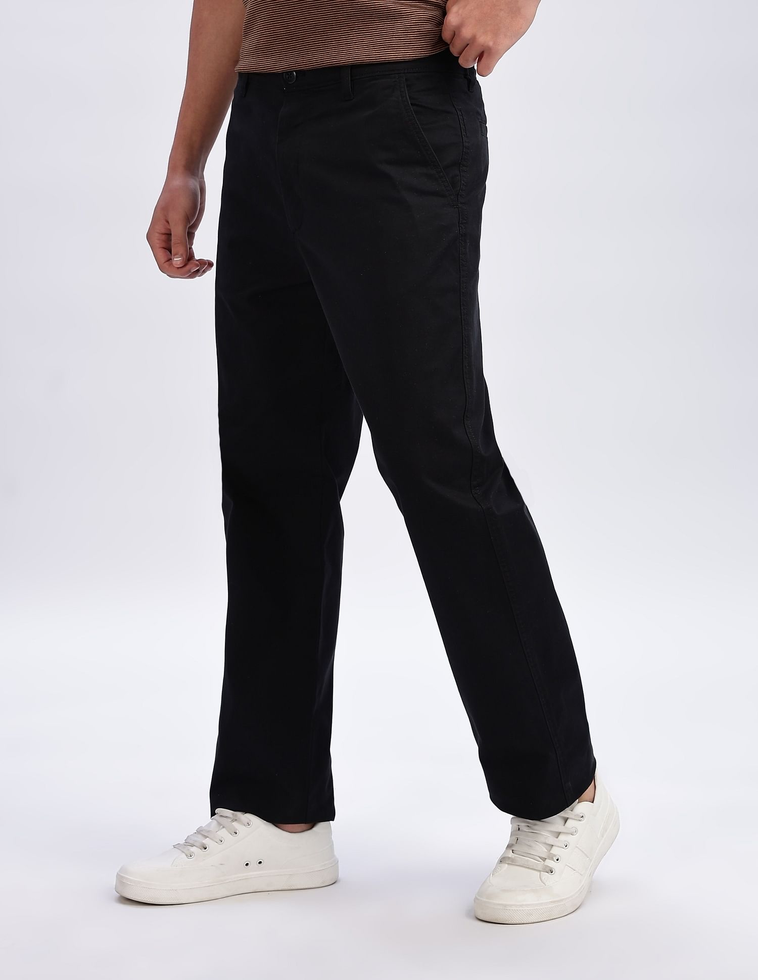 Calvin Klein Jeans Relaxed-Fit Solid Mid Rise Trousers