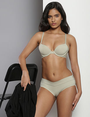 Calvin Klein Underwear Perfect Coverage Plunge Bra