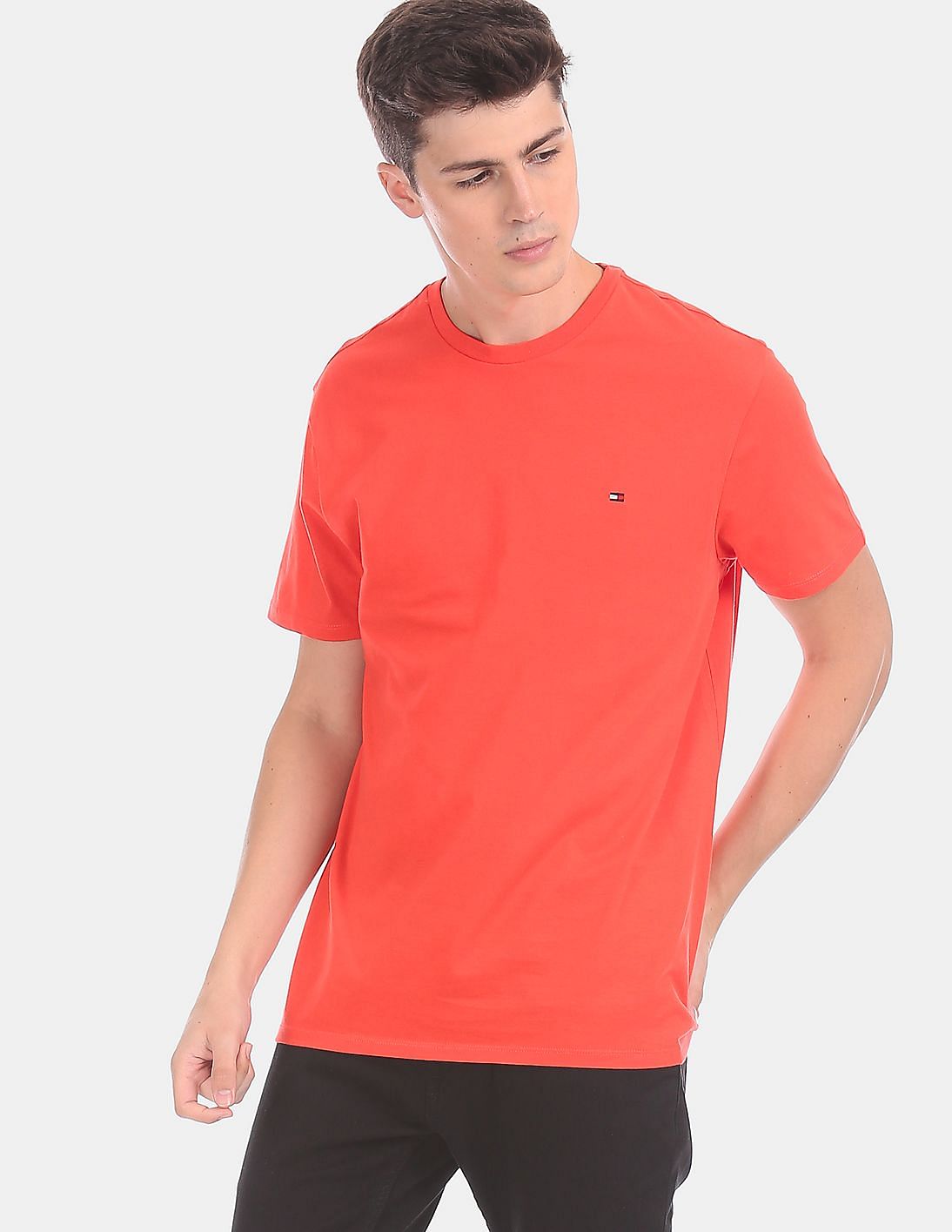 Buy Tommy Hilfiger Men Men Red Ribbed Crew Neck Solid T-Shirt - NNNOW.com