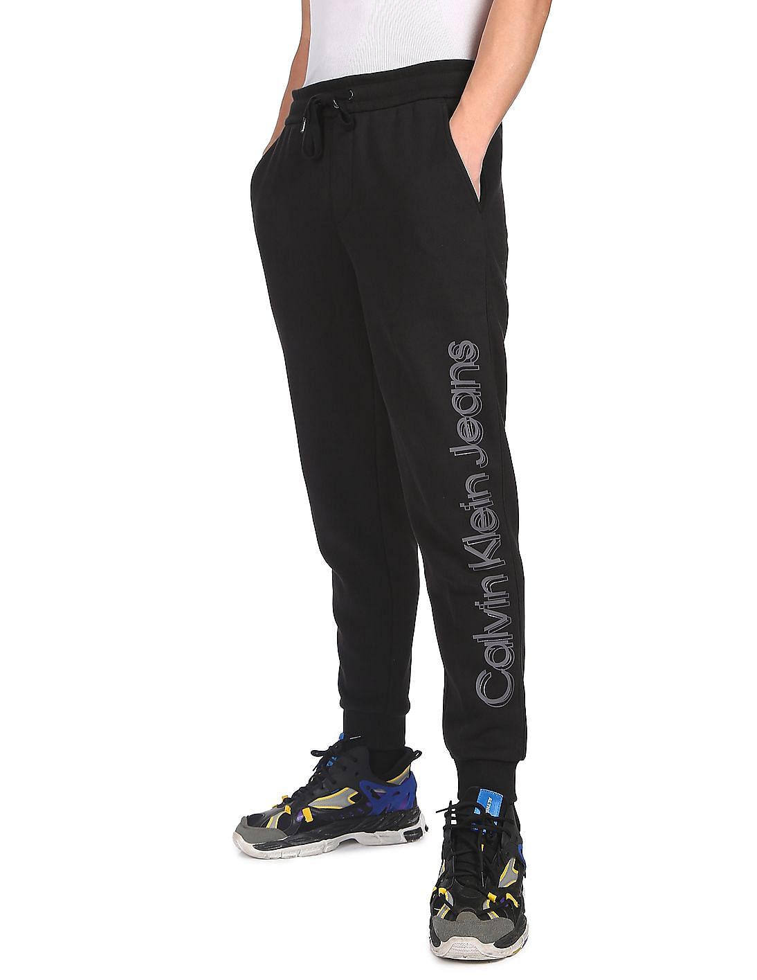 Buy Calvin Klein Jeans Men Black Logo Regular Fit Joggers - NNNOW.com