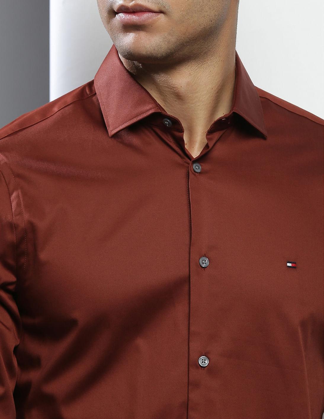 Buy Tommy Hilfiger Men Brown Solid Cotton Sateen Slim Fit Casual