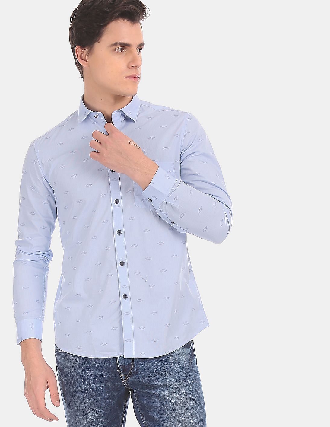 patch pocket tshirt